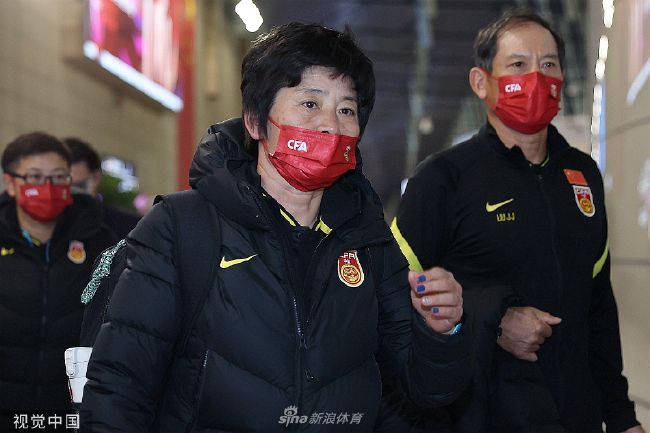 本科学习雕塑的邬浪对于时间和空间有着独特的判断与呈现，这在他短片中已经有所呈现，《雪云》短片去年入围戛纳国际电影节时，电影节组委会在确认函里曾给出“无与伦比的美丽”的评价，来形容其令人过目难忘的视听美学